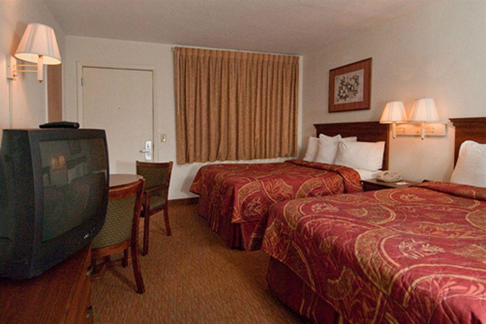 Econo Lodge Cherokee Near River Park Pokoj fotografie