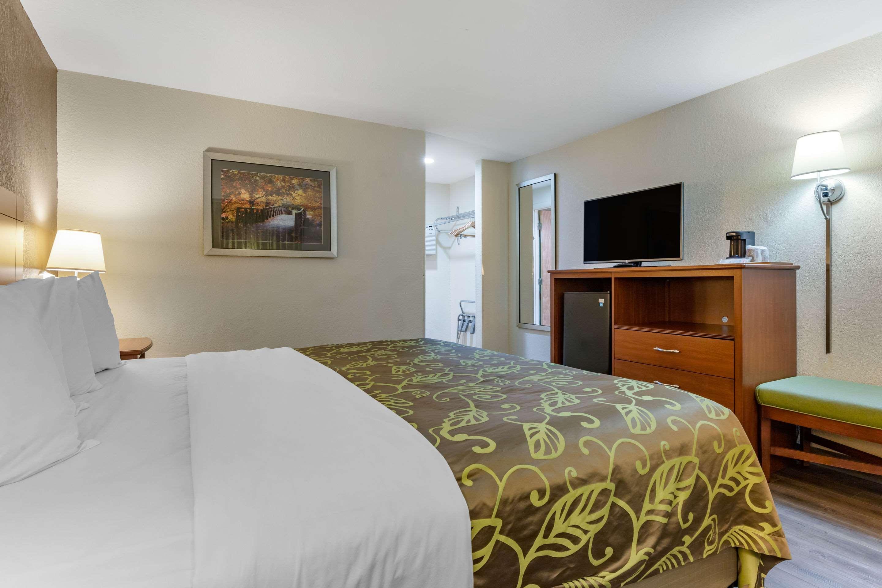 Econo Lodge Cherokee Near River Park Exteriér fotografie